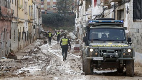 Policía militar y Guardia Civil en Torrente (Valencia)