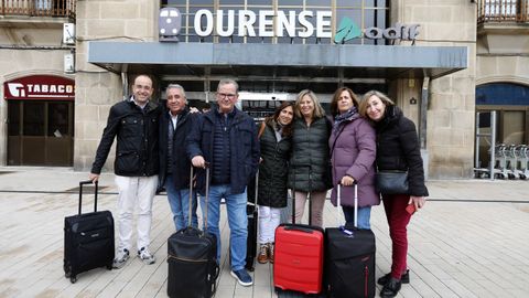 Un grupo de turistas madrileos que llegaron este viernes a la estacin intermodal de Ourense para pasar el fin de semana en la ciudad