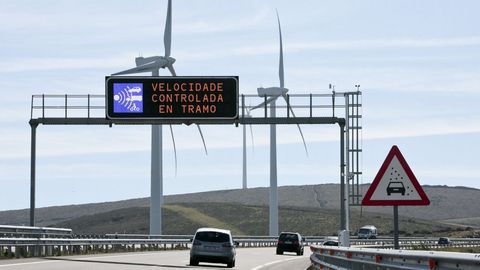 Advertencia de control con radar fijo en la autova A-8, en el tramo de Abadn