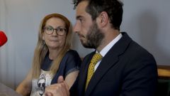 Pilar Prez con su abogado Xaime da Pena tras conocerse el fallo judicial