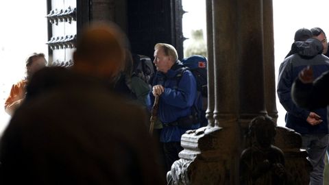 Martin Sheen, rodando la pelcula de The Way en el 2009, junto al prtico de la Gloria.