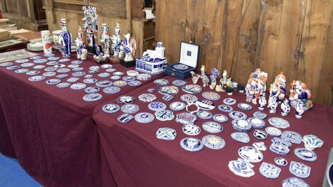 El puesto de Csar Antigedades en la feria de A Pontenova