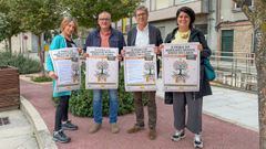 Chus Caram�s (REAS), Amador D�az, Carlos G�mez y Conchi Mogo (REAS) presentaron el segundo Mercado Social de Xinzo