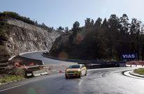 La variante, pendiente de apertura, arranca a la altura de esta rotonda de la v�a N-550 en Pazos. 