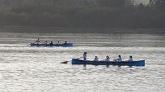 Las embarcaciones del Club de Remo Celeiro, durante la competici�n en Ortigueira.