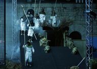 Os membros do Centre Dramatique National de Naterre-Amandiers na obra de �Swap Club�. 