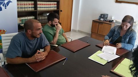 Los emprendedores, con la alcaldesa de Cervo