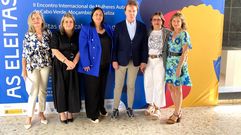 Noelia Freijeiro, tercera por la izquierda