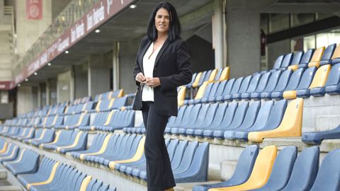 La presidenta del Pontevedra, Lupe Murillo, en la grada del estadio de Pasarón