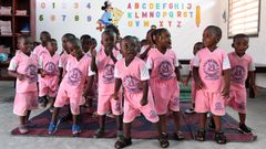Los Objetivos de Desarrollo del Milenio avanzan: la cantidad de ni�os en edad de recibir ense�anza primaria que no asistieron a la escuela cay� a casi la mitad 