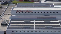 Paneles solares en la sede central de La Voz de Galicia