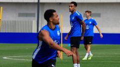 De izquierda a derecha: Noubi, Ede y Comas, durante un entrenamiento de esta pretemporada.