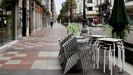 Una terraza de la calle Ura, en el centro de Oviedo, en pleno confinamiento por el coronavirus