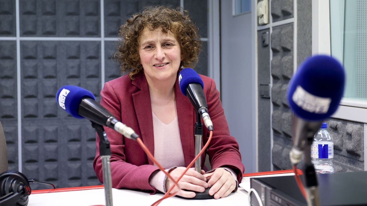 Goretti Sanmartín no aprecia un cambio de ciclo turístico y acusa al PP de «falar mal» de Santiago