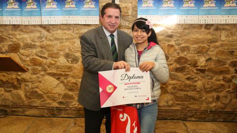 Recolle Nicoleta Rozal�a Varga. Acc�sit. Entrega Toja Paraj�. Alumna do Xes�s San Lu�s Romero (Carballo)