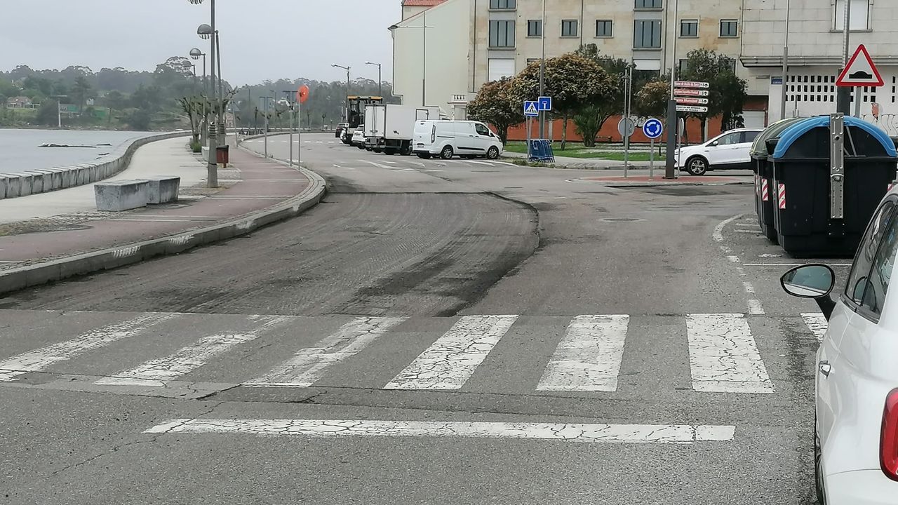 Cambados vuelve a parchear la carretera y la rotonda del Pombal