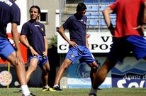 Capi, en el centro de la imagen, vuelve a la convocatoria tras casi un mes en dique seco.