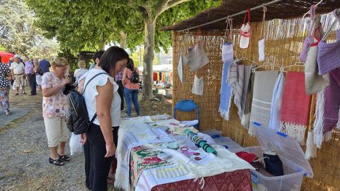 En la feria de Rubián se dan cita todo tipo de artesanos
