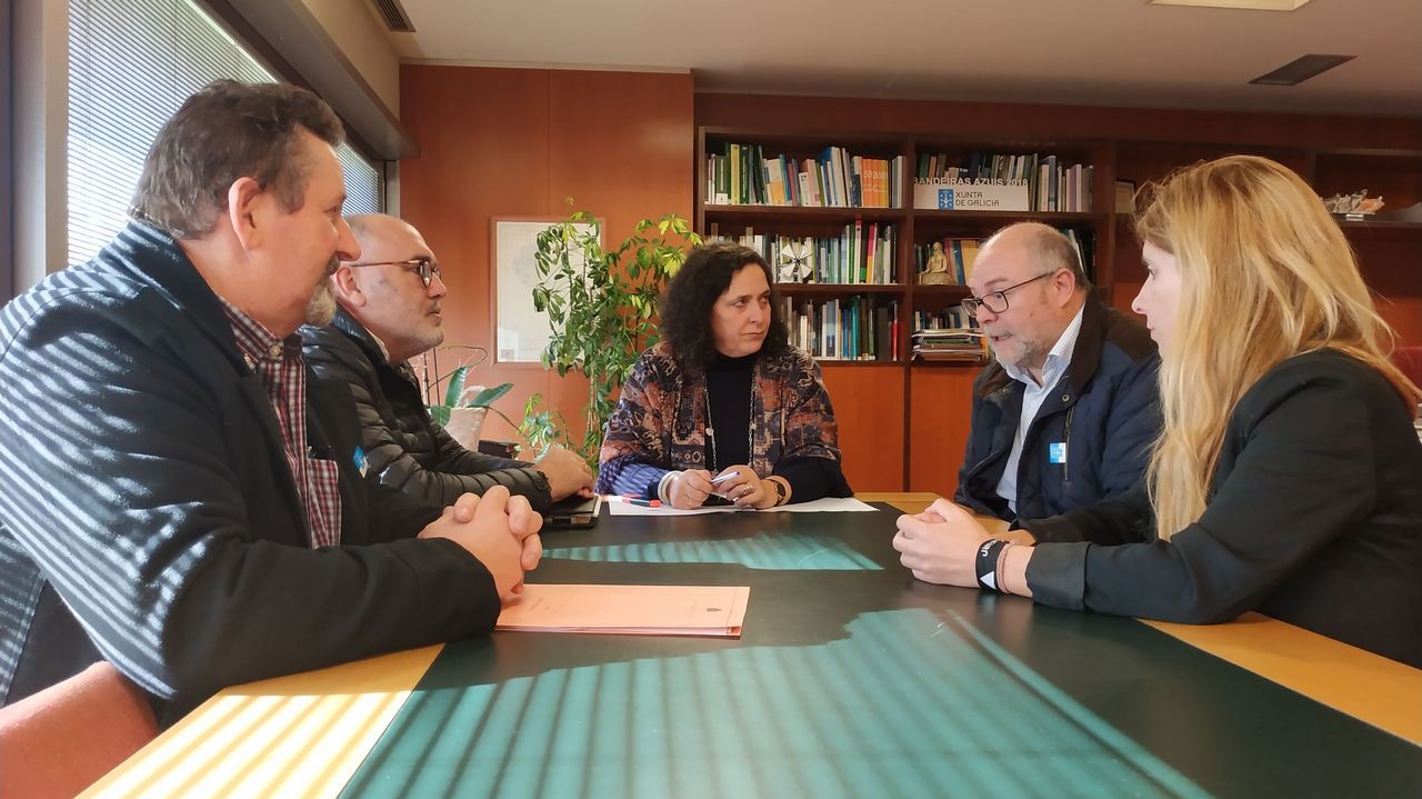 La Xunta se compromete a iniciar el plan de los Penedos de Pasarela y Traba
