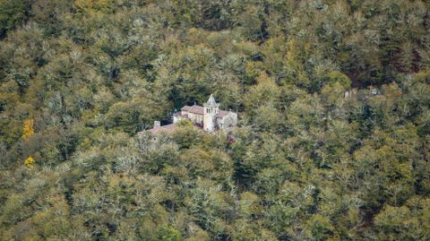 El Mosteiro de Santa Cristina visto desde el mirador de O Boqueiri�o