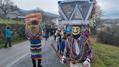 Desfile de carnaval en Manzaneda.En la cita del martes de entroido participaron las mzcaras, que bailaron al ritmo de los fulins