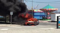 Incendio de un veh�culo en el centro de A Pobra