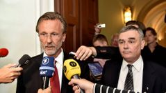 Los abogados de Julian Assange hablan frente a los juzgados de Estocolmo