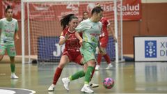 Rafa Pato tratando de darse la vuelta ante la presi�n de Mar�a Sanz