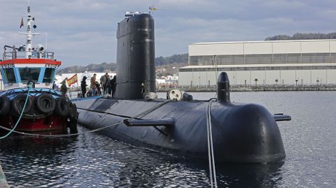 VISITAS AL SUBMARINO TRAMONTANA, ATRACADO EN LA ESCUELA NAVAL DE MAR�N