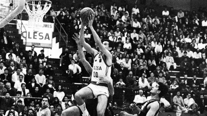 Miguel Juane, en una imagen de 1989 durante su etapa como jugador profesional, ha participado activamente en el proceso.