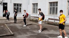 Alumnos del IES Jovellanos de Gij�n a su llegada a las aulas