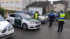 Polic�as locales de Ares y Mugardos, preparando con un control conjunto con la Guardia Civil