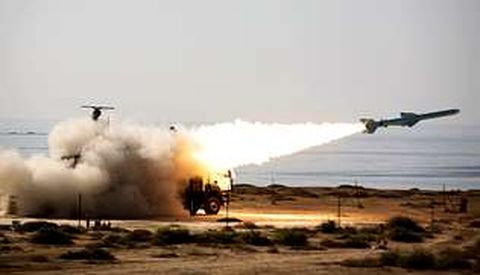 Foto facilitada por Ir�n del lanzamiento del misil tierra-mar de largo alcance Ghader.