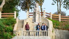 El delegado del Gobierno en Galicia, Pedro Blanco, visit� la playa de Tanxil junto al alcalde de Rianxo, Juli�n Bustelo