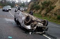 Los �ltimos accidentes en la carretera de A Silva dejaron varios veh�culos volcados sobre el asfalto.