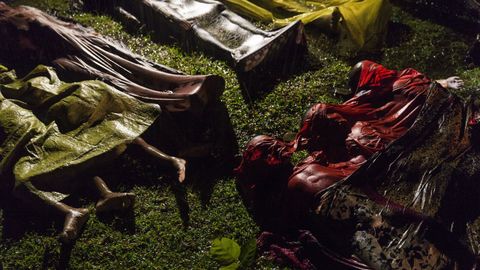 Fotograf�a cedida por la organizaci�n World Press Photo, que muestra la imagen captada por el fot�grafo Patrick Brown, ganador del primer premio de la categor�a �General News�. La foto muestra los cuerpos de los refugiados Rohingya despu�s de que el bote en el que intentaban huir de Myanmar se hundiera a unos ocho kil�metros de Inani Beach, cerca de Cox's Bazar, Bangladesh, el 28 de septiembre de 2017. Alrededor de 100 personas estaban en el barco antes de zozobrar y solo 17 sobrevivieron. 