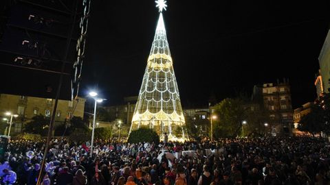 Iluminación del árbol de Navidad de la plaza Bispo Cesáreo