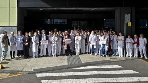 Personal del Cunqueiro, en Vigo, en protesta para pedir más medidas de seguridad contra las agresiones