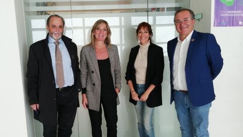 VICECONSEJERA DE TURISMO GRACIELA BLANCO CON EL ALCALDE DEL CASAR DE CÁCERES RAFAEL PACHECO LA GERENTE DE LA RUTA DE LA PLATA LUISA FERRERO Y EL ALCALDE TOMÁS FERNÁNDEZ