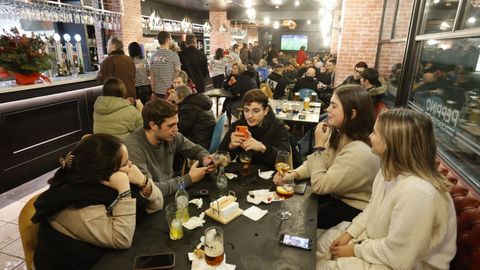 El local tuvo una gran afluencia de público el día de su estreno.