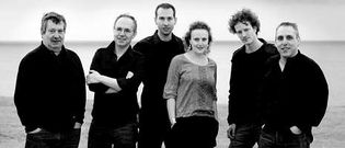 Birimbao est� formado por Pepe Mato, Manolo Gesto, Manuel Caridad, Mabell Castro, Chema Lorenzo e Alberto Camba.