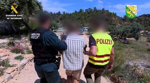 Momento de la detenci�n de hombre acusado de la muerte de su pareja en Suiza