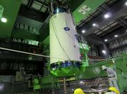 Las barras de combustible del reactor 4 sern retiradas por una gra y trasladadas a una piscina.