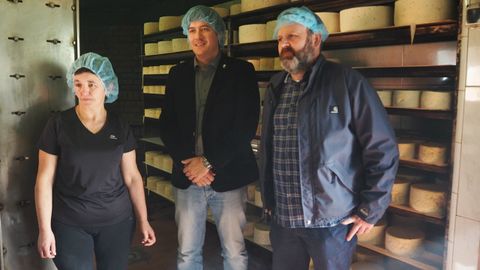 El consejero de Ciencia, Innovaci�n y Universidad, Borja S�nchez, ha visitado el concejo de On�s y la queser�a Vega de Aria