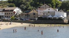 Ba�istas en la playa de Arealonga, en Redondela.