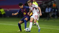 Dro, jugador gallego fichado por el PSG, en un partido con el Barcelona