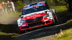 El piloto ourensano Javier Pardo, con el Skoda Fabia Rally2 del equipo MRF Tyres en el Campeonato de Europa de Ralis