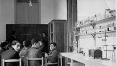 Alumnos no centro de ensino secundario de Vilalba nos anos trinta do s�culo pasado
