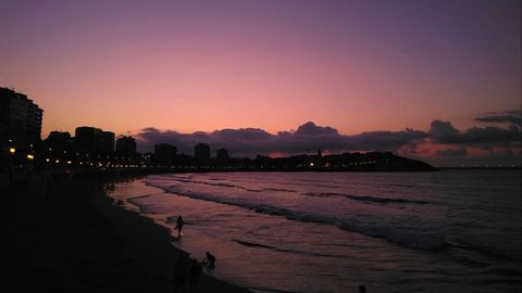 Atardecer en Gij�n el 21 de agosto de 2019. Indiscutiblemente debe de haber part�culas o aerosoles en la capa baja de la troposfera