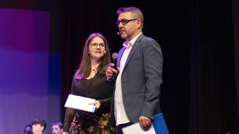 As� foi a festa galega da regueifa en Carballo, imaxe a imaxe, rima a rima